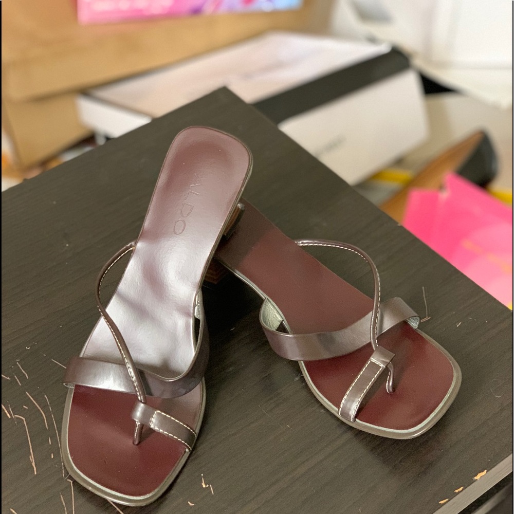 New ALDO 2” heel toe ring sandal